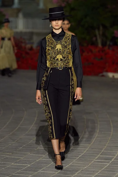 Look 90